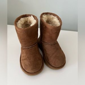 Toddler classic uggs